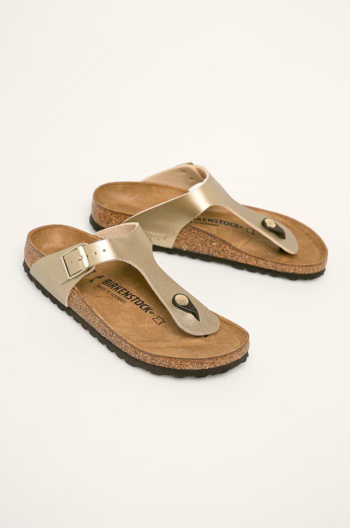 Birkenstock Джапанки Gizeh в златисто с равна подметка 1016109