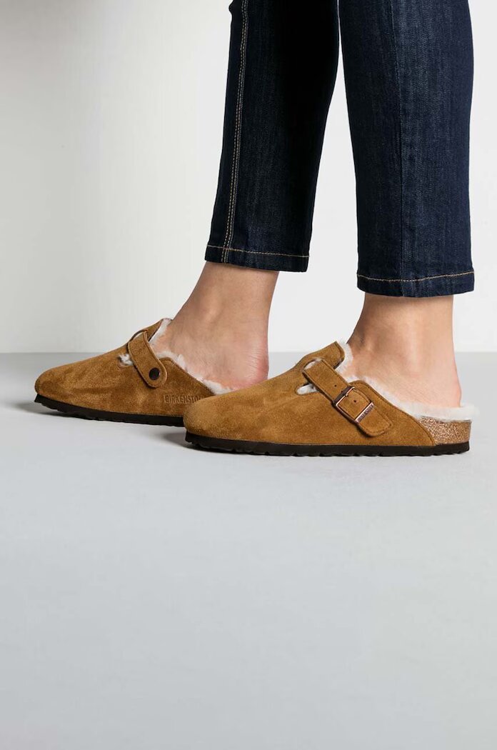 Birkenstock Велурени чехли в кафяво