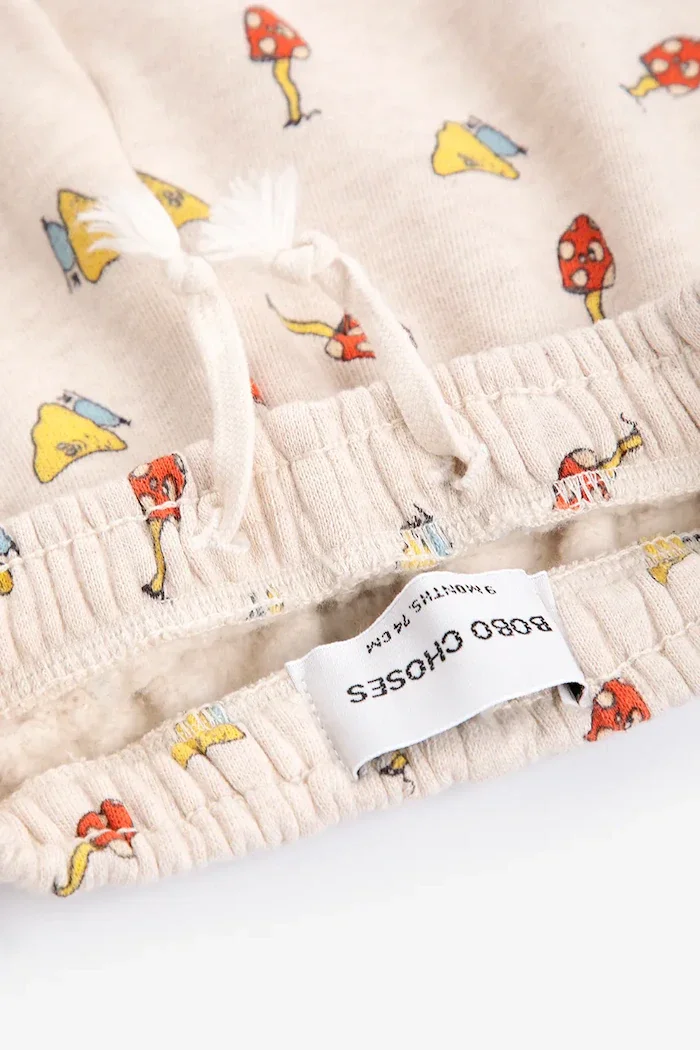 Bobo Choses спортен панталон дамски Mush Monster бежов със стандартна талия B226AB117