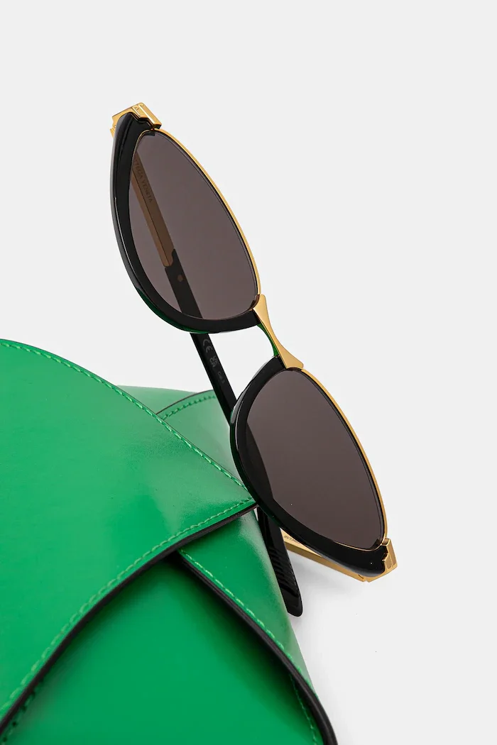 Bottega Veneta Слънчеви очила в черно BV1346S