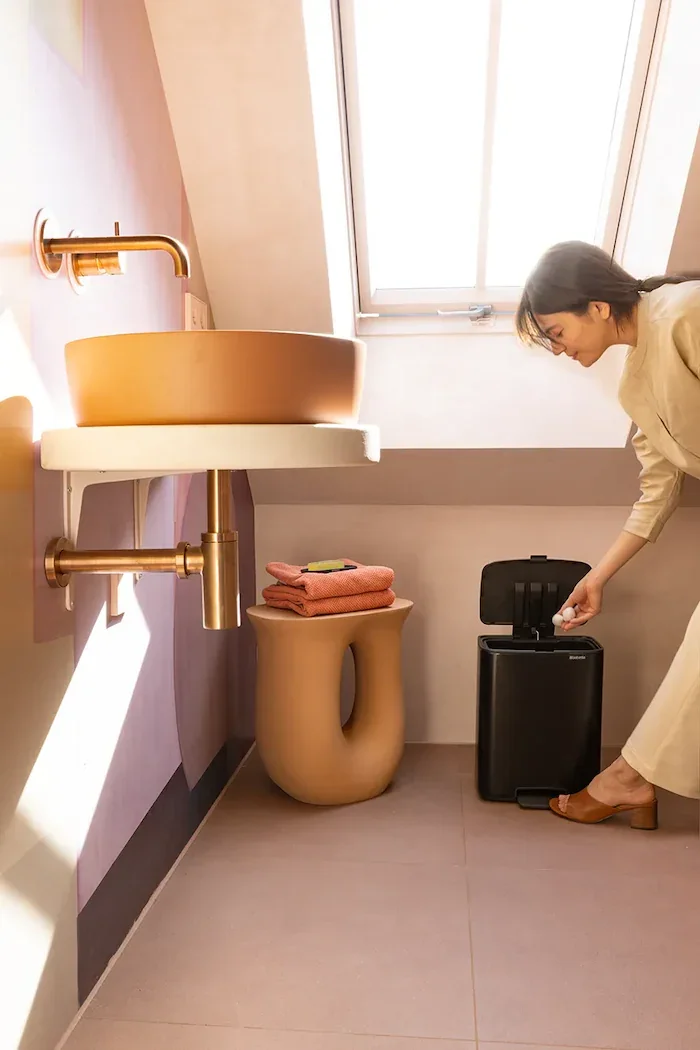 Brabantia Кошче за боклук Bo 12 L в черно 238000