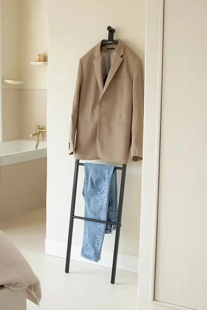 Brabantia Закачалка за дрехи Linn Dressboy в черно