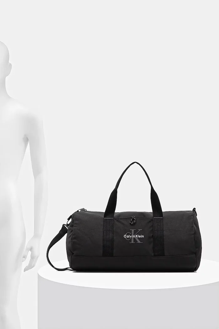 CALVIN KLEIN Чанта 43 x 22 x 22 cm в черно LV04D3115G