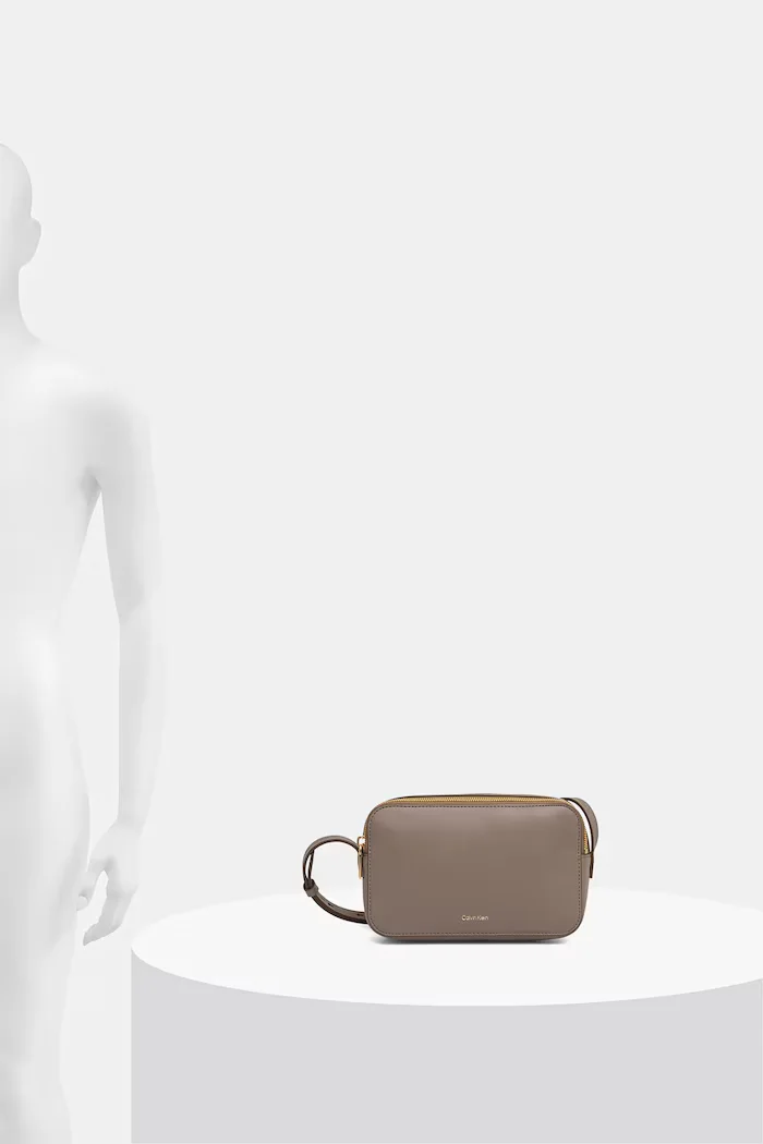 CALVIN KLEIN чанта crossbody дамска от имитация на кожа бежова LV04F3276G
