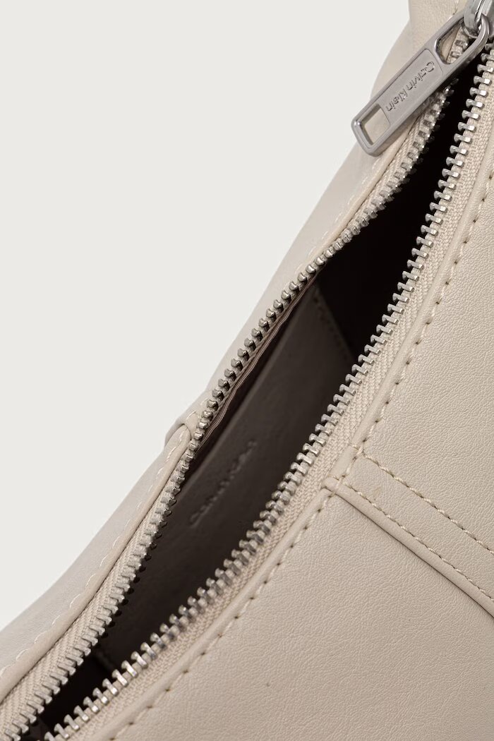 CALVIN KLEIN чанта crossbody дамска от имитация на кожа бежова LV04F3687G