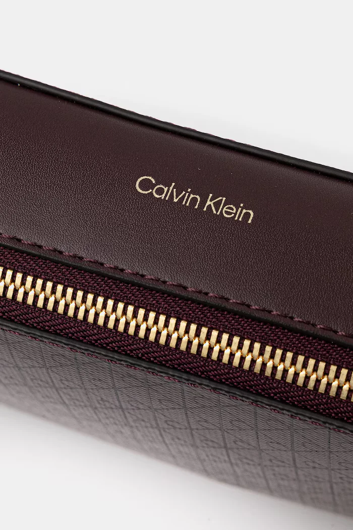 CALVIN KLEIN чанта crossbody дамска от имитация на кожа кафява LV04F3268G