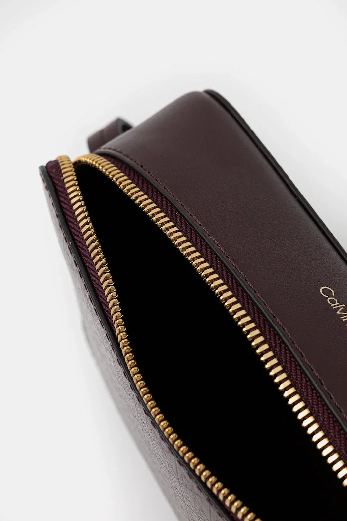 CALVIN KLEIN чанта crossbody дамска от имитация на кожа кафява LV04F3268G