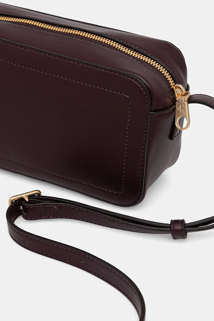CALVIN KLEIN чанта crossbody дамска от имитация на кожа виолетова LV04F3220G