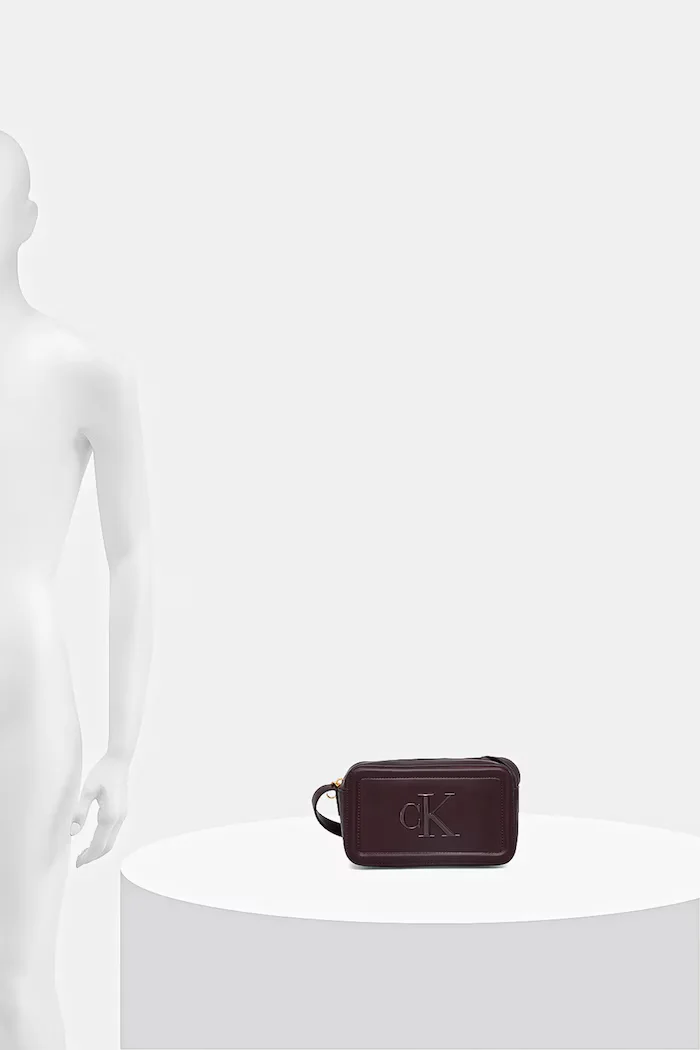 CALVIN KLEIN чанта crossbody дамска от имитация на кожа виолетова LV04F3220G