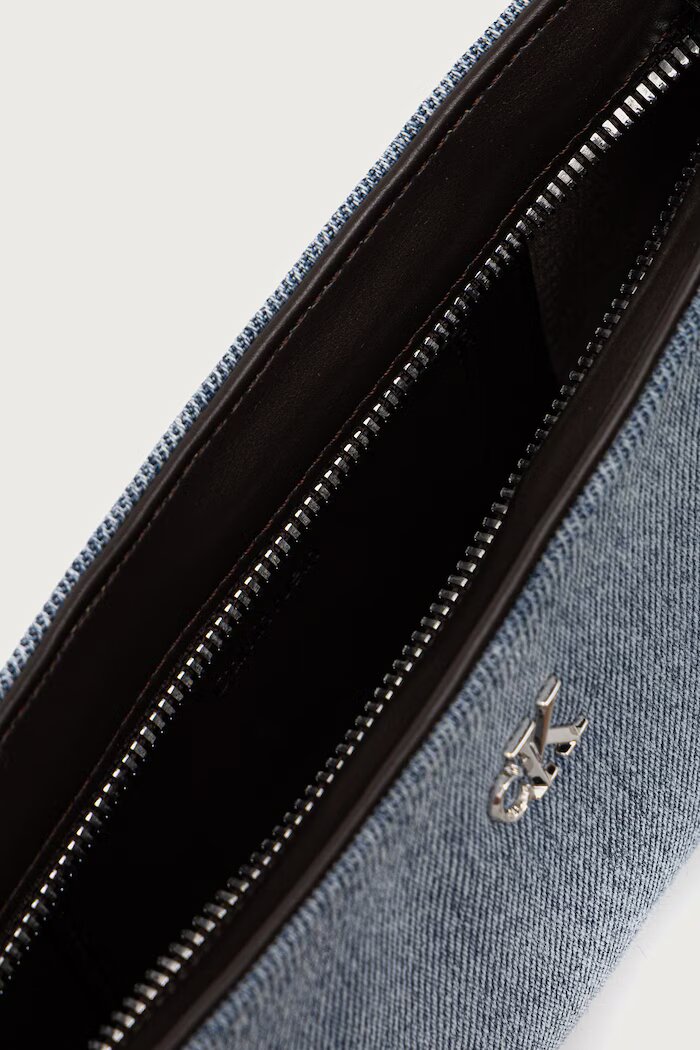CALVIN KLEIN чанта дамска от деним синя LV04F3883G