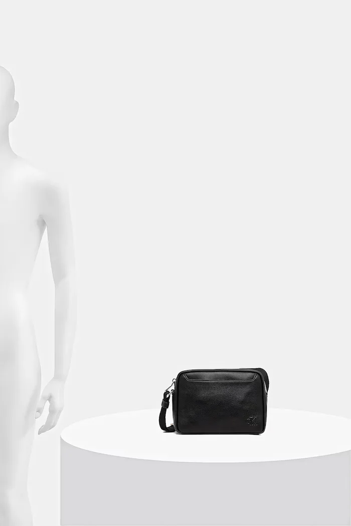 CALVIN KLEIN чанта през рамо мъжка от имитация на кожа черна LV04D3129G