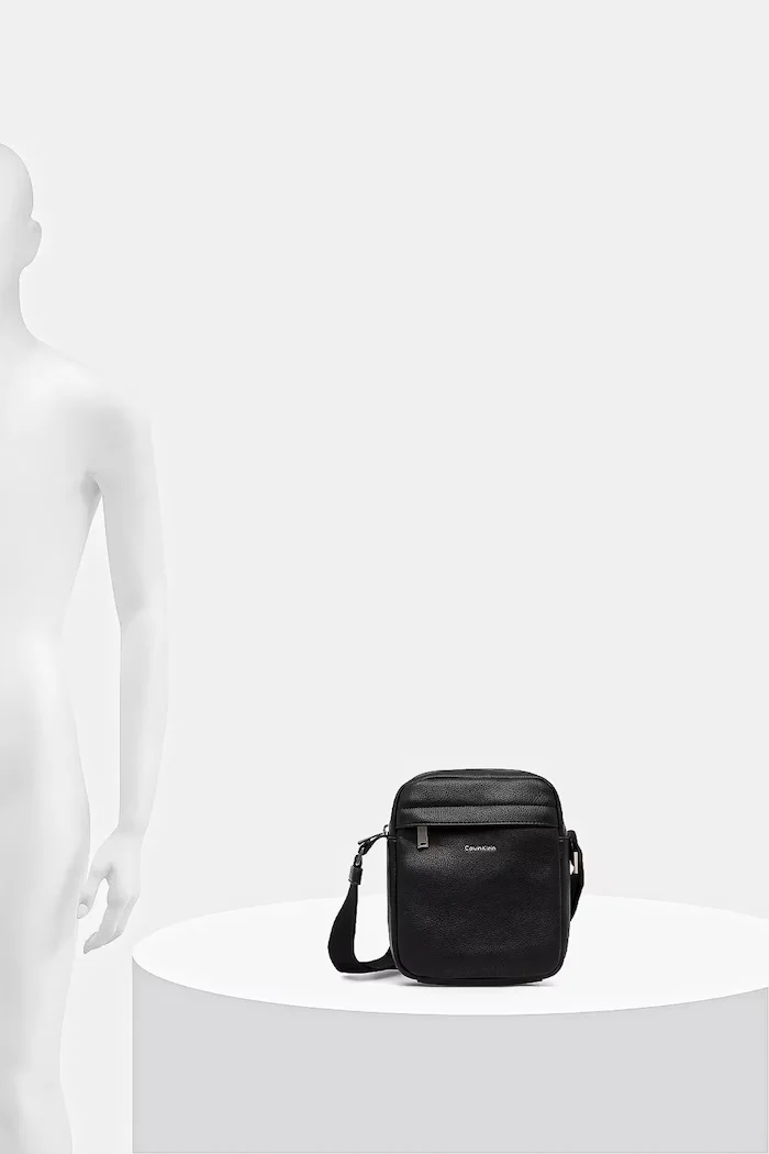 CALVIN KLEIN чанта през рамо мъжка от имитация на кожа черна LV04D3160G