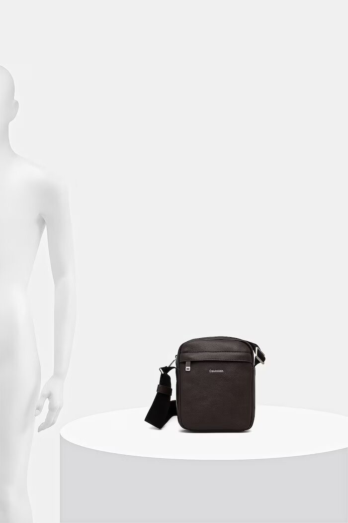 CALVIN KLEIN чанта през рамо мъжка от имитация на кожа кафява LV04D3160G