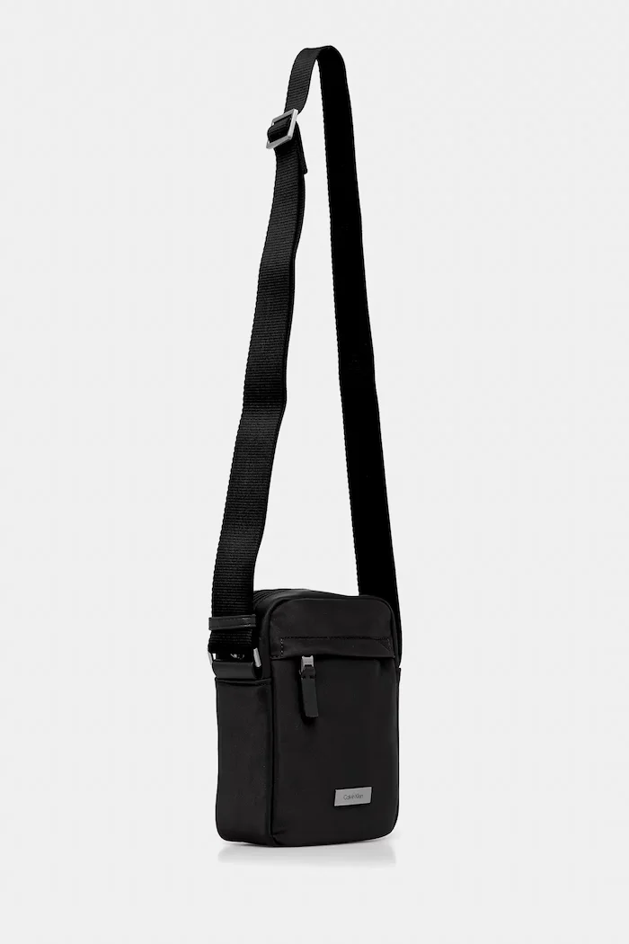 CALVIN KLEIN Чанта през рамо в черно LV04D3180G