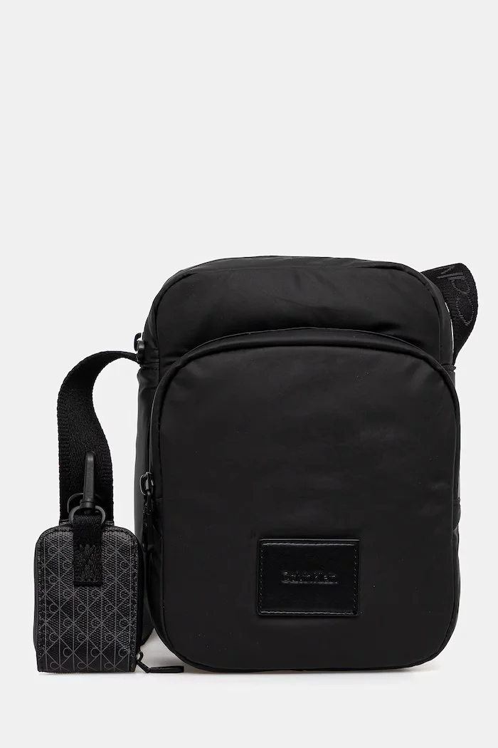 CALVIN KLEIN Чанта през рамо в черно LV04D3200G