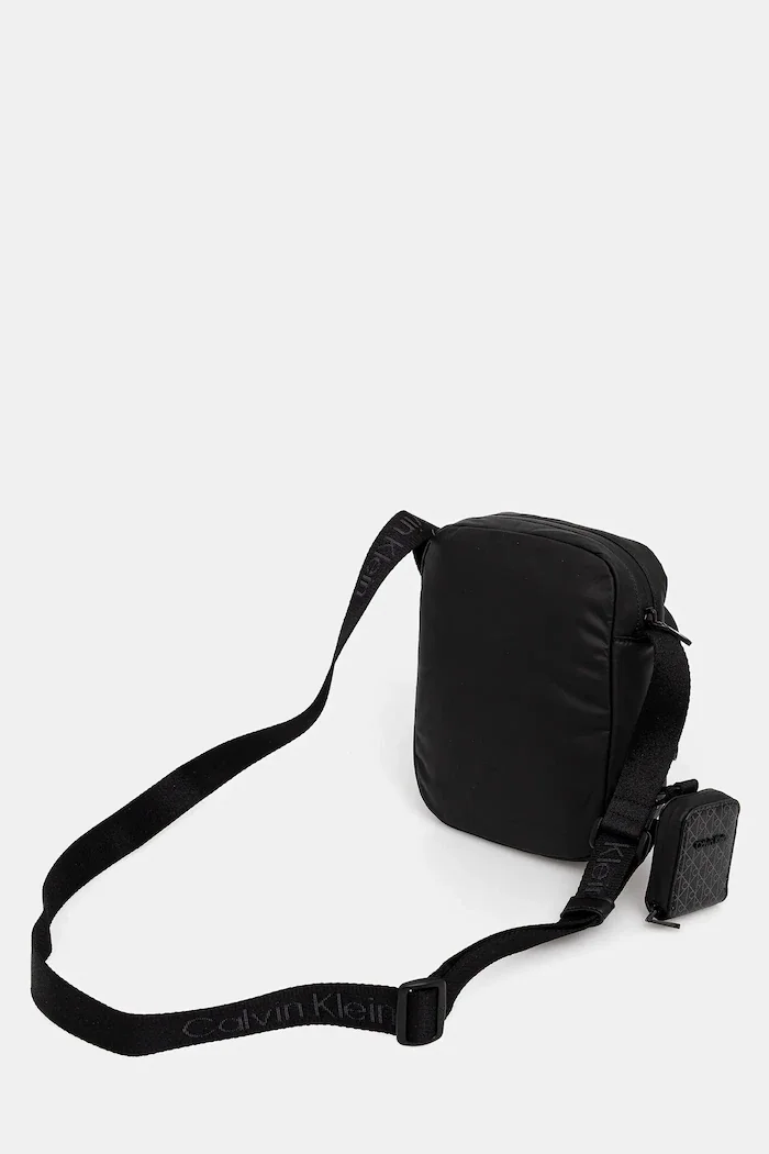 CALVIN KLEIN Чанта през рамо в черно LV04D3200G