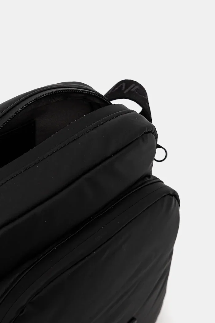 CALVIN KLEIN Чанта през рамо в черно LV04D3200G
