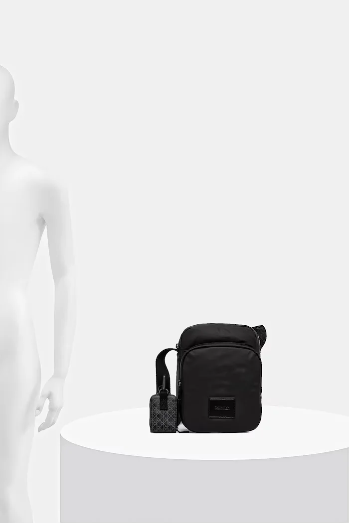 CALVIN KLEIN Чанта през рамо в черно LV04D3200G