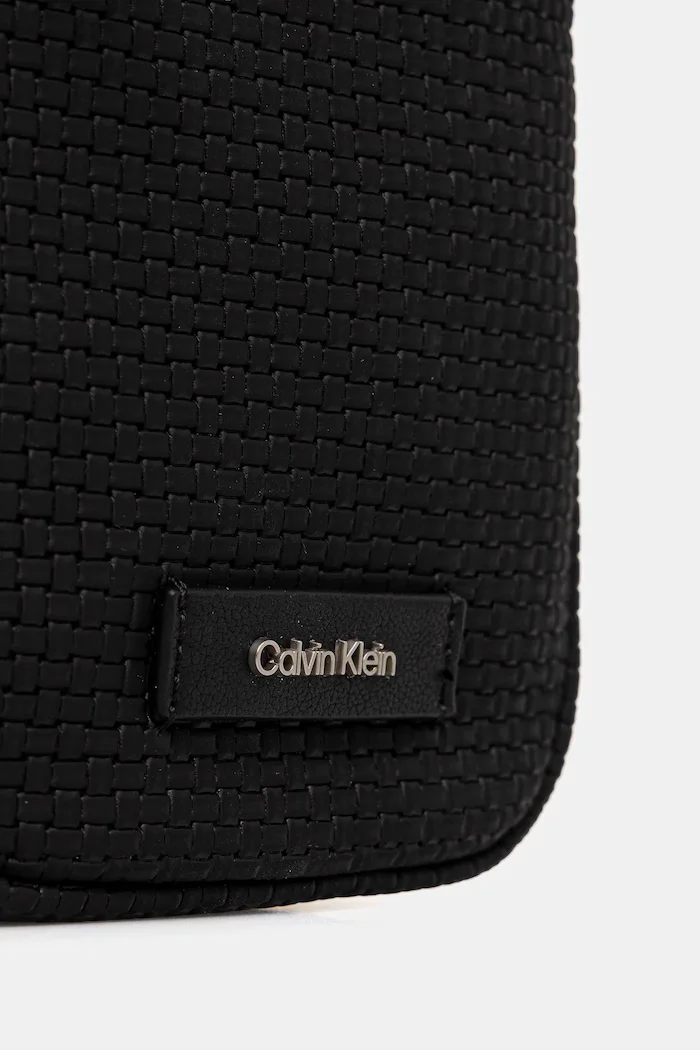 CALVIN KLEIN Чанта през рамо в черно LV04D3221G