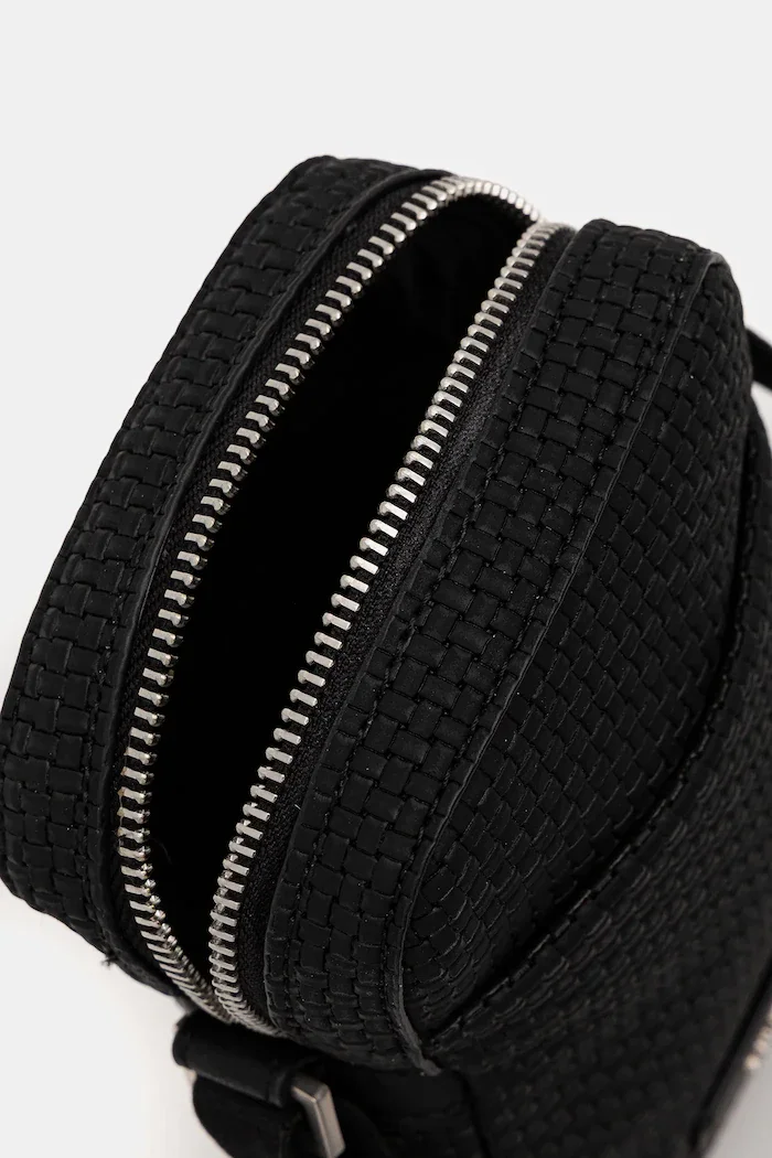 CALVIN KLEIN Чанта през рамо в черно LV04D3221G