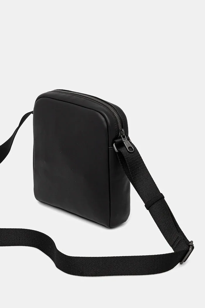 CALVIN KLEIN Чанта през рамо в черно LV04D3248G