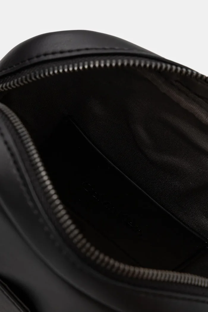 CALVIN KLEIN Чанта през рамо в черно LV04D3248G