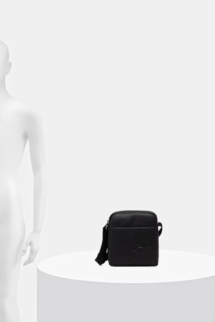 CALVIN KLEIN Чанта през рамо в черно LV04D3248G