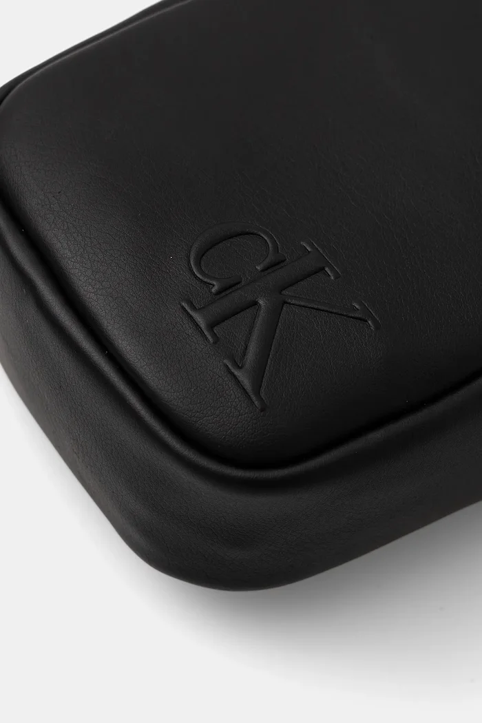 CALVIN KLEIN Чанта през рамо в черно LV04D3279G