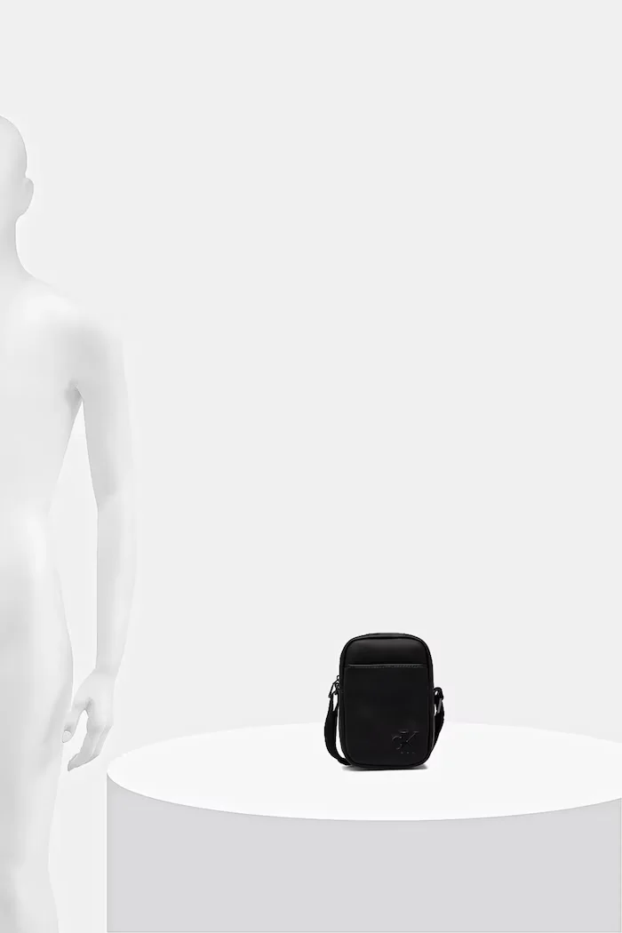 CALVIN KLEIN Чанта през рамо в черно LV04D3279G