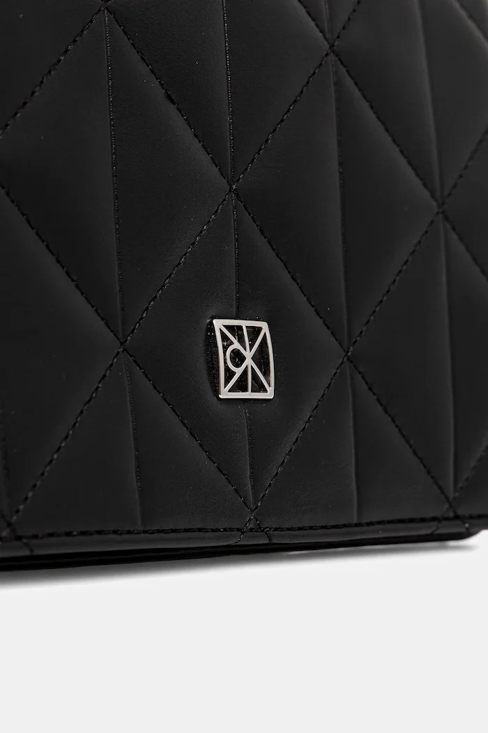 CALVIN KLEIN Чанта в черно LV04F3321G