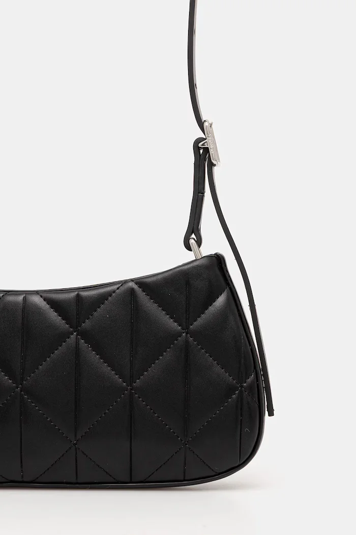 CALVIN KLEIN Чанта в черно LV04F3327G