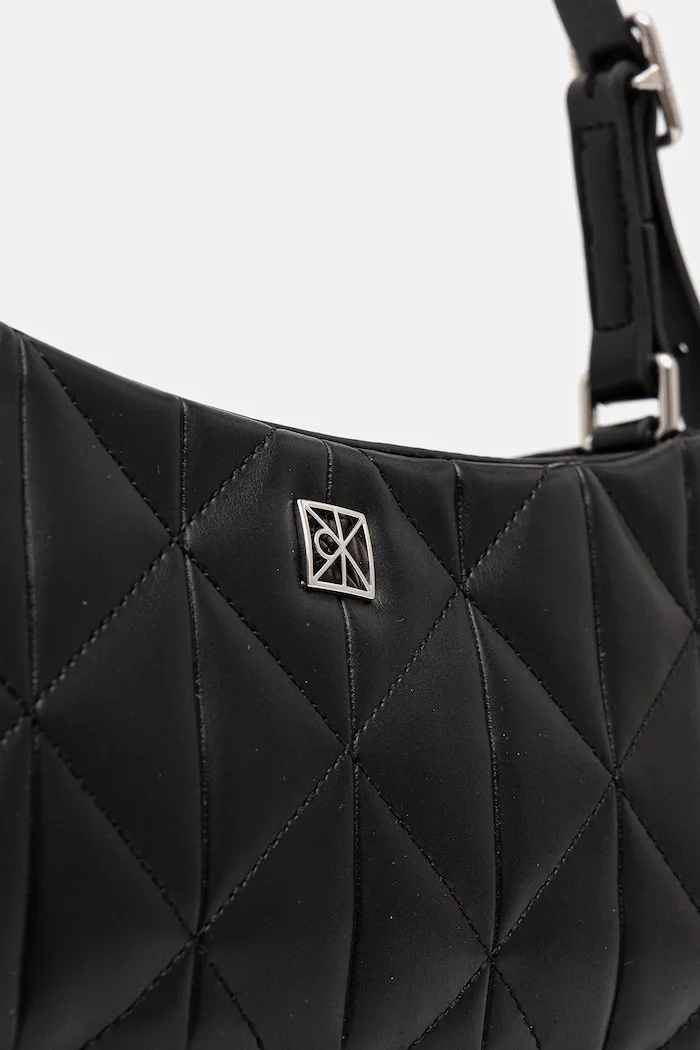 CALVIN KLEIN Чанта в черно LV04F3327G