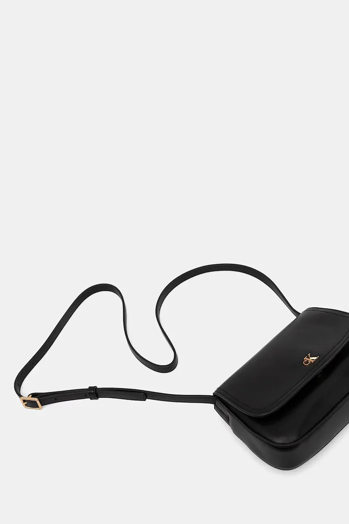 CALVIN KLEIN Чанта в черно LV04F3421G