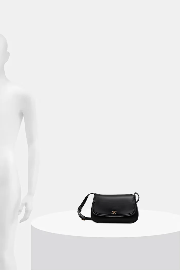 CALVIN KLEIN Чанта в черно LV04F3421G