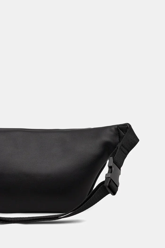 CALVIN KLEIN Чанта за кръст в черно LV04D3249G