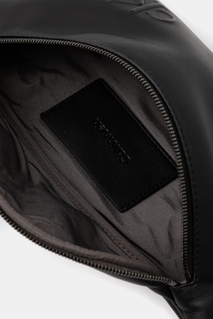 CALVIN KLEIN Чанта за кръст в черно LV04D3249G