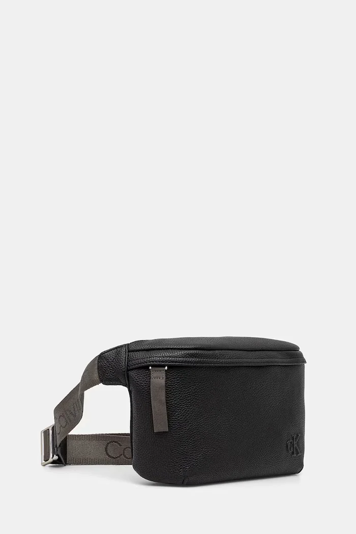 CALVIN KLEIN JEANS Чанта за кръст в черно LV04G3082G