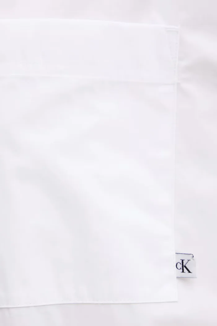 CALVIN KLEIN JEANS Памучна рокля в бяло къса с уголемена кройка LV047C022G