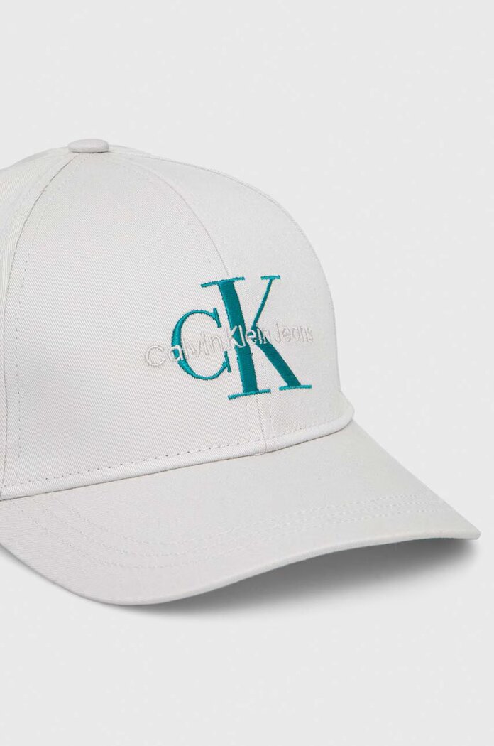 CALVIN KLEIN JEANS Памучна шапка с козирка в бяло с апликация K50K510061