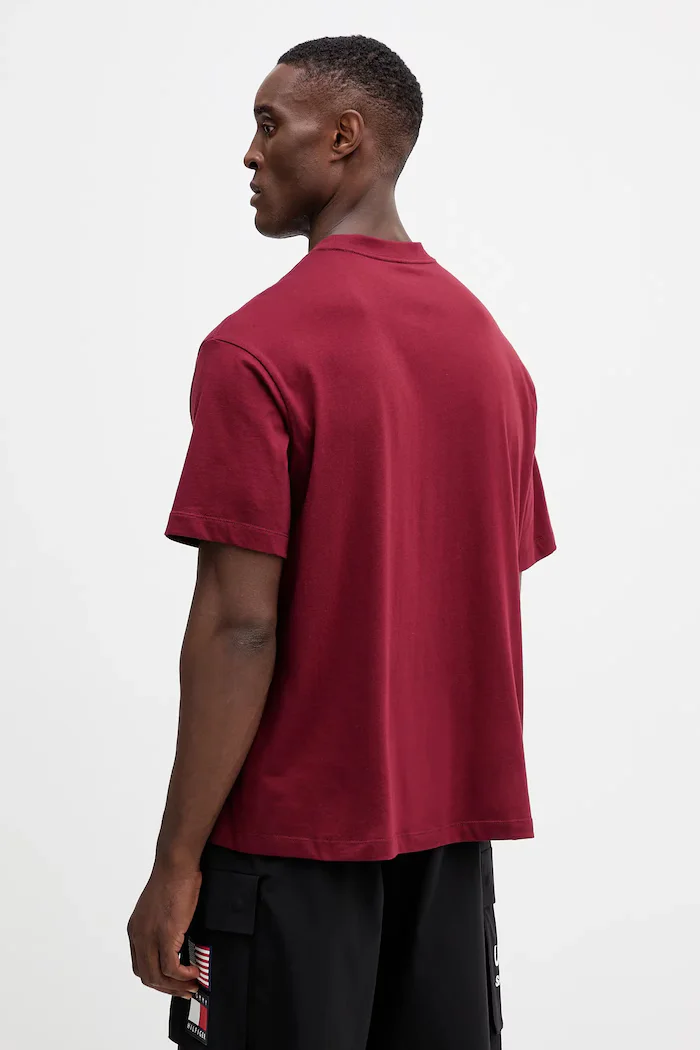 CALVIN KLEIN JEANS Памучна тениска в бордо с апликация LV04RC856G