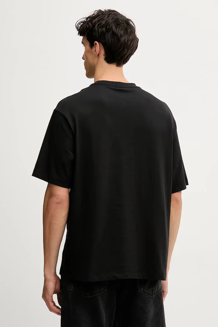 CALVIN KLEIN JEANS Памучна тениска в черно с апликация LV04RD801G