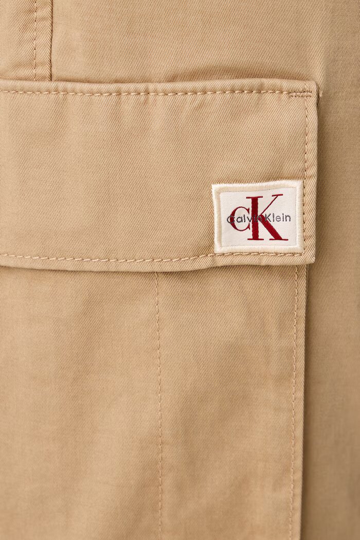 CALVIN KLEIN JEANS панталон карго мъжки от памук с еластан бежов LV04RD608G