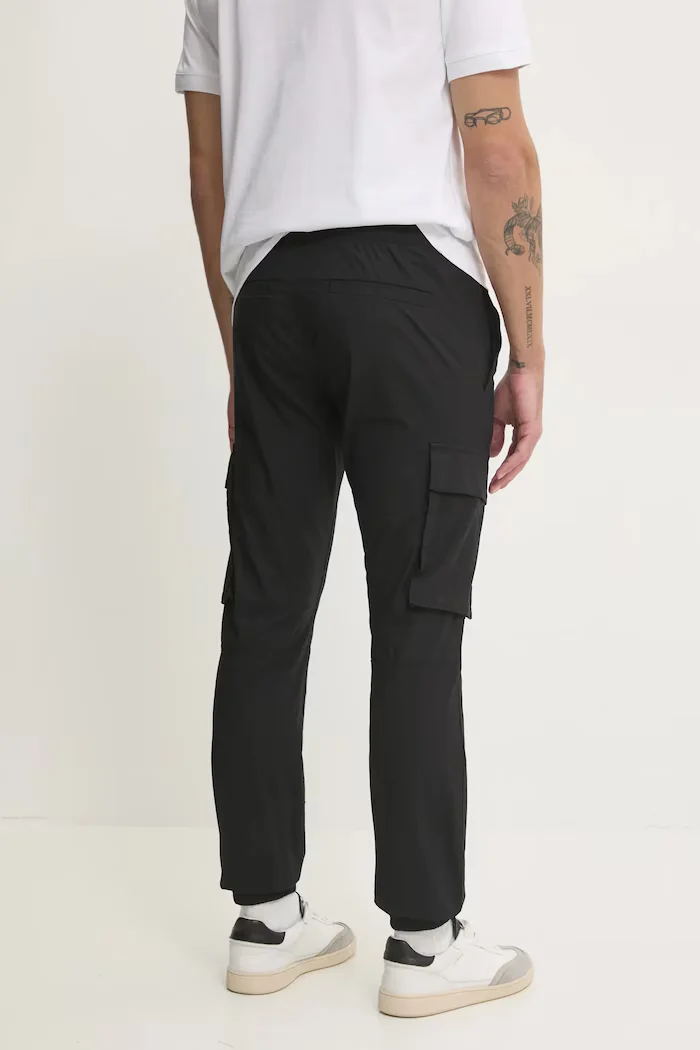 CALVIN KLEIN JEANS Панталон в черно с кройка по тялото J30J327614