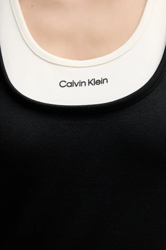CALVIN KLEIN JEANS Рокля в черно среднодълга със стандартна кройка LV047E220G