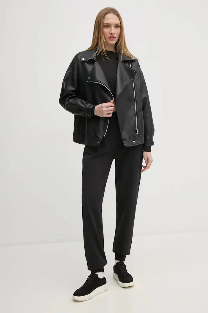 CALVIN KLEIN JEANS Спортен панталон в черно с изчистен дизайн J20J224841