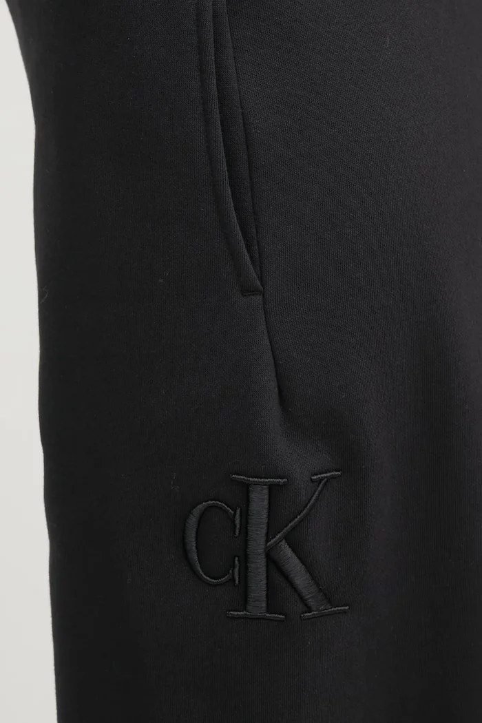 CALVIN KLEIN JEANS Спортен панталон в черно с изчистен дизайн J20J224841