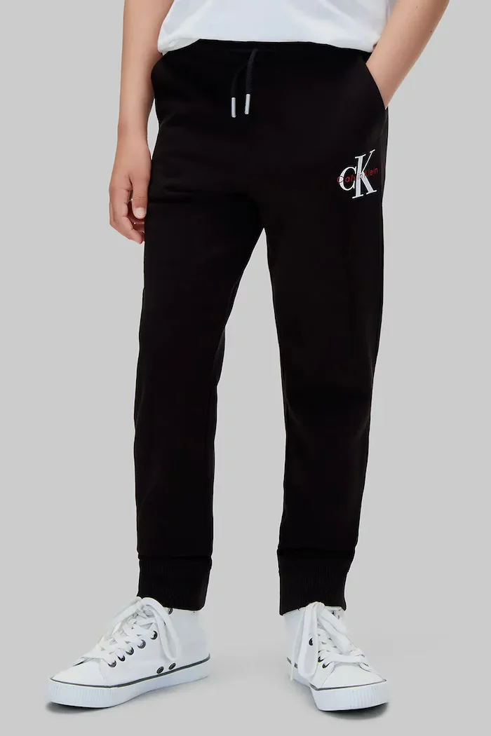 CALVIN KLEIN JEANS спортен панталон за деца от памук черен със стандартна талия LVCKTJC08U