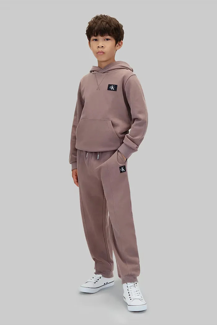 CALVIN KLEIN JEANS спортен панталон за деца от памук кафяв LVCKTJC42B