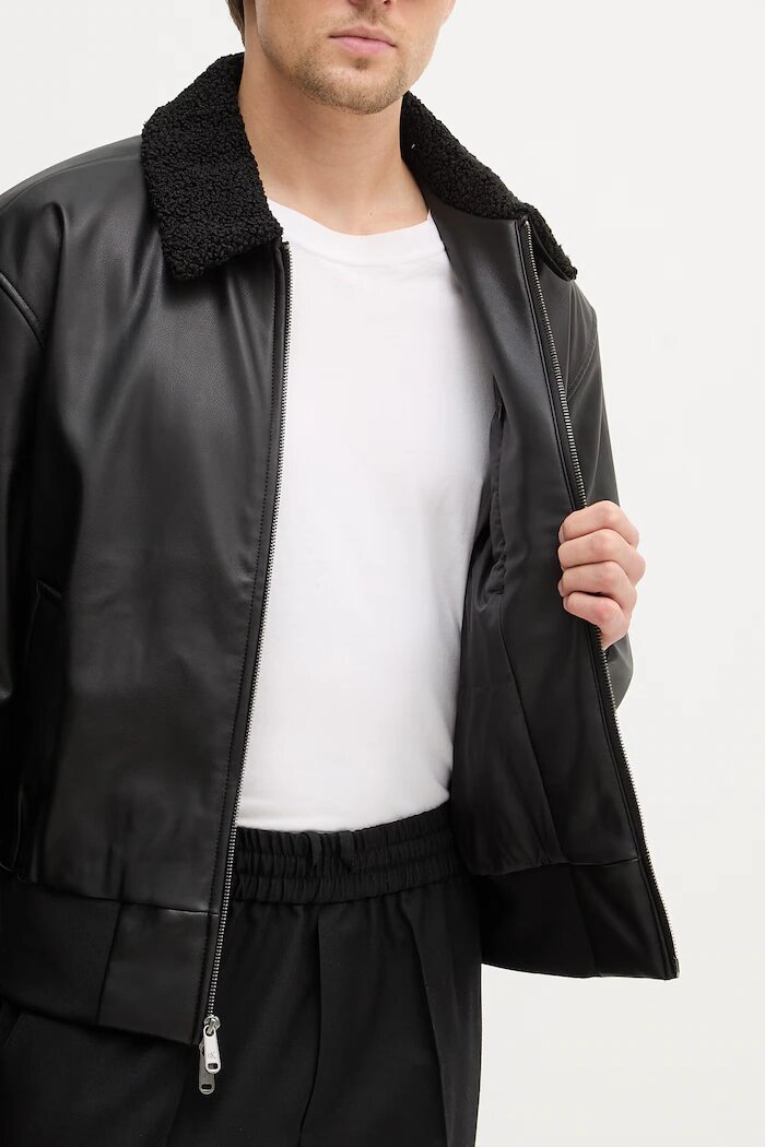 CALVIN KLEIN JEANS Яке в черно преходен модел LV04RE403G