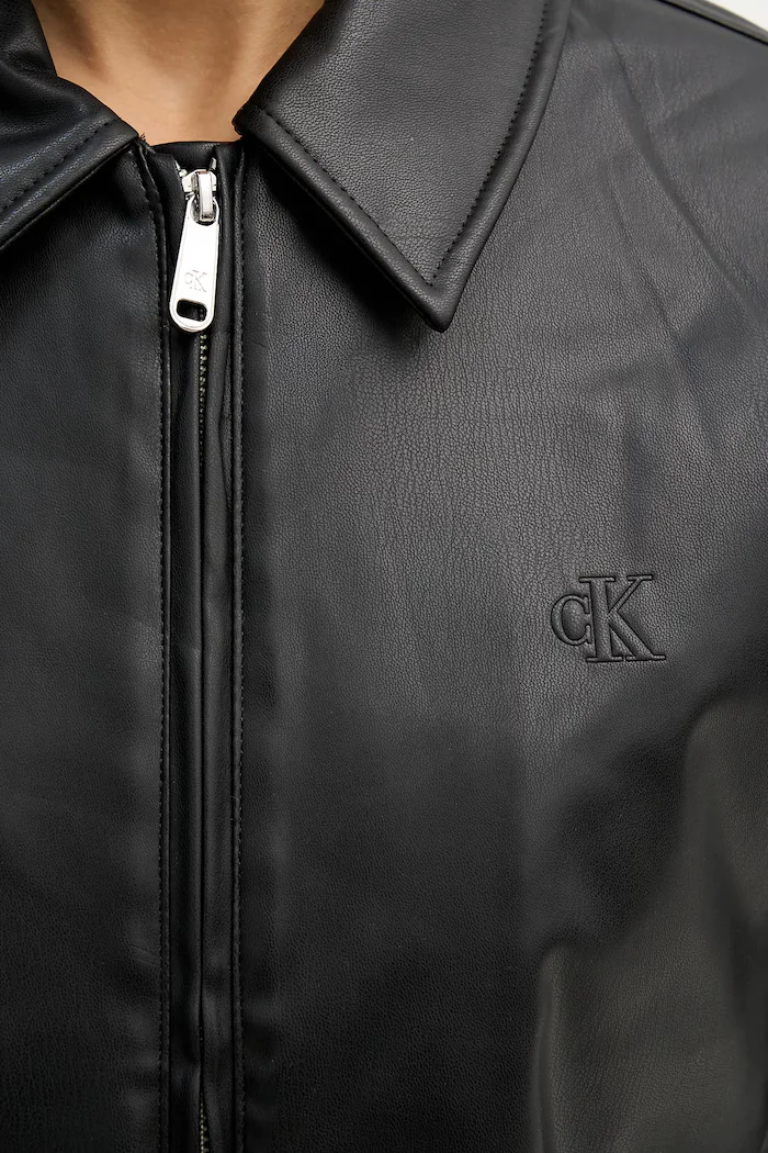 CALVIN KLEIN JEANS Яке в черно преходен модел с уголемена кройка LV047E507G